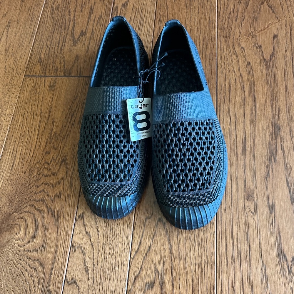 Ladies layer 8 1/2 black shoes new with tags